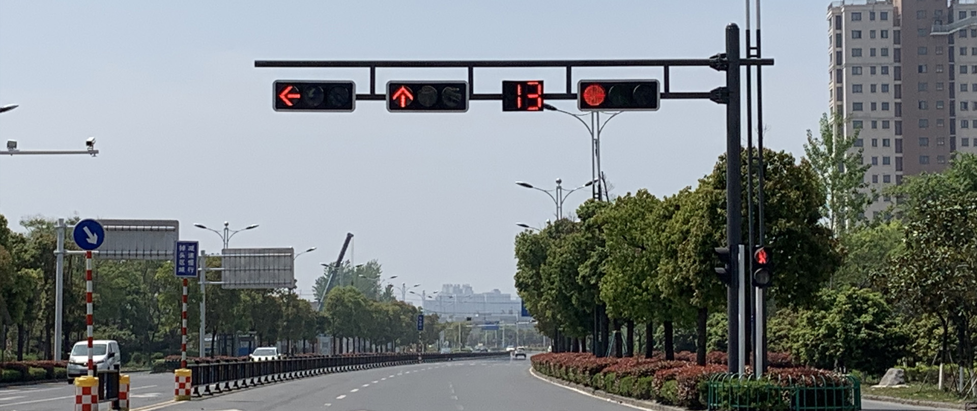 交通信號(hào)燈桿，道路交通信號(hào)桿